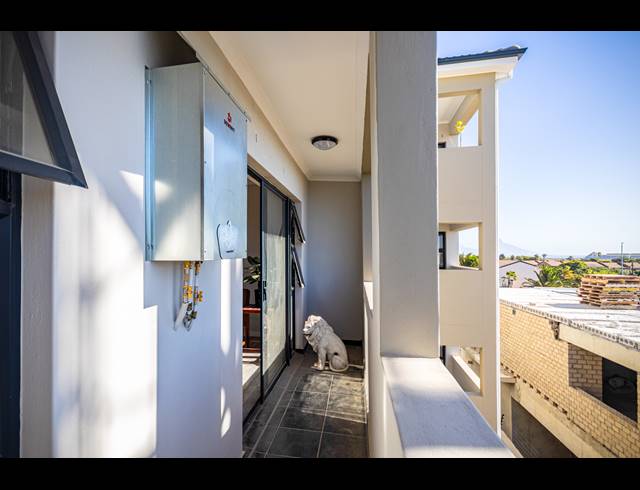 2 BEDROOM APARTMENT FOR SALE IN TABLE VIEW